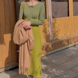 Green long sleeves knit dress